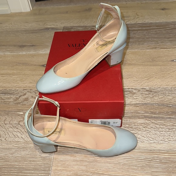 Valentino baby blue patent block heel with strap - Picture 3 of 11